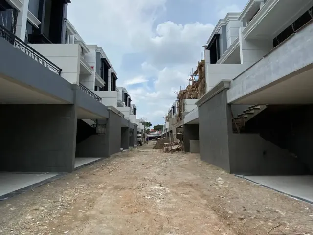 Rumah Fasilitas Pool