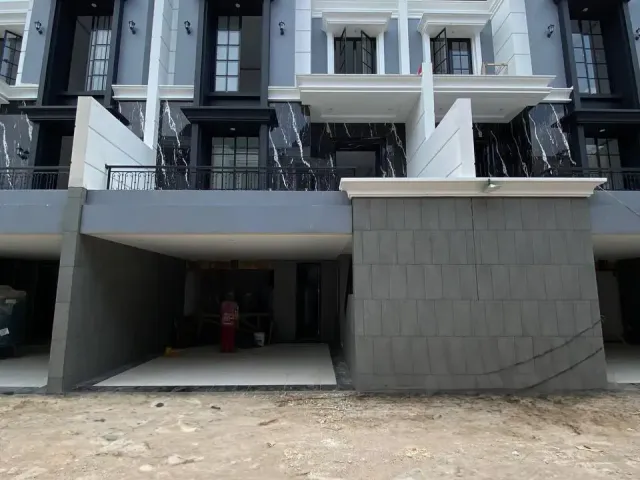 Rumah Fasilitas Pool