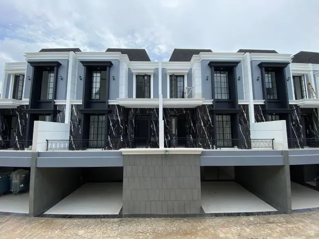 Rumah Fasilitas Pool