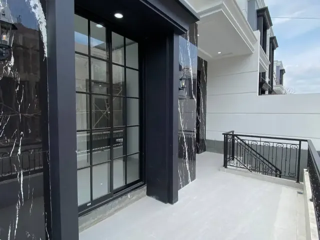 Rumah Fasilitas Pool