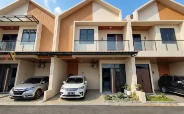 Townhouse Pinggir Jalan Tol