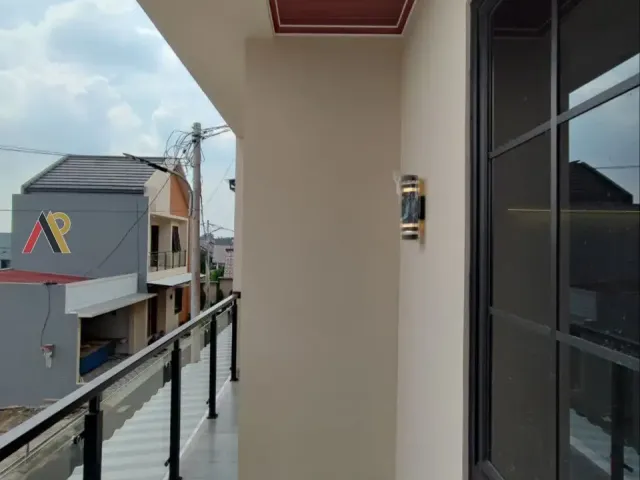 Townhouse Pinggir Jalan Tol