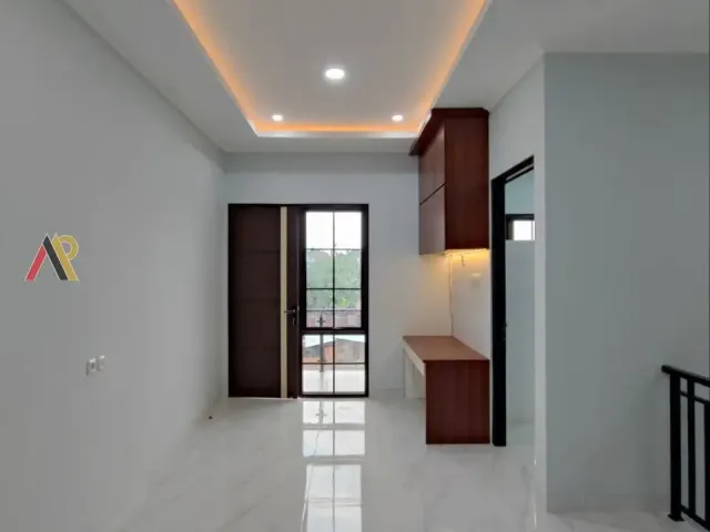 Townhouse Pinggir Jalan Tol