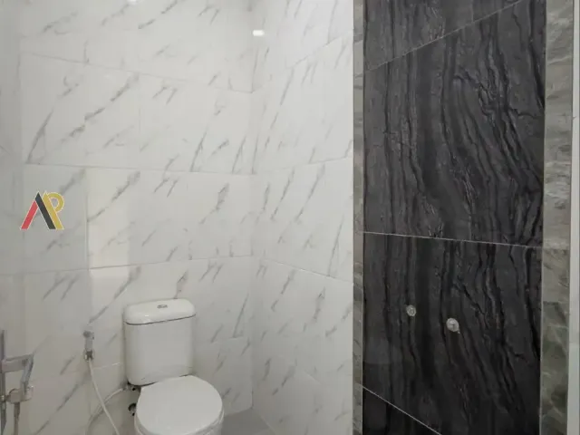 Townhouse Pinggir Jalan Tol