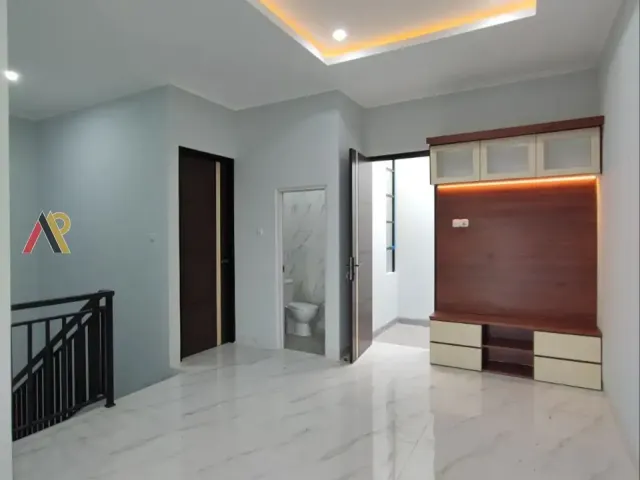 Townhouse Pinggir Jalan Tol