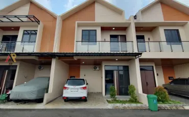 Townhouse Pinggir Jalan Tol