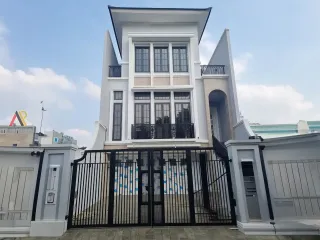 Rumah Mewah Dekat Simatupang
