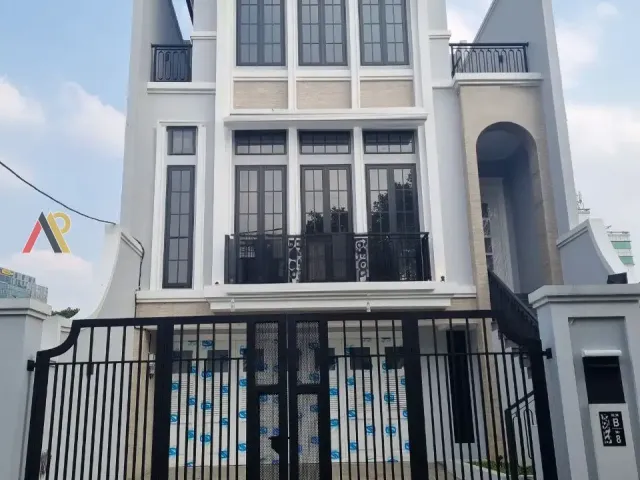 Rumah Mewah Dekat Simatupang