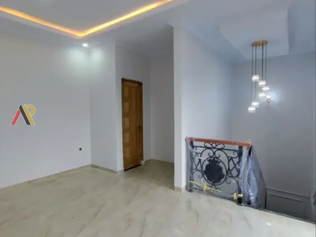 Rumah Rooftop Dekat Avicenna