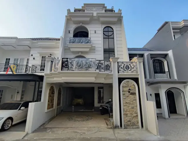 Rumah Rooftop Dekat Avicenna
