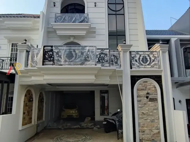 Rumah Rooftop Dekat Avicenna