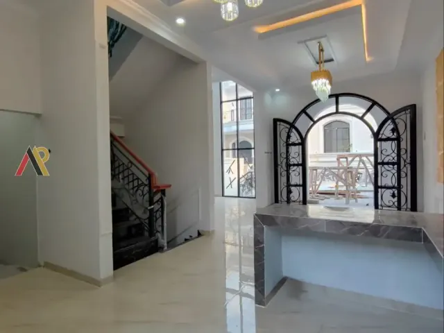 Rumah Rooftop Dekat Avicenna