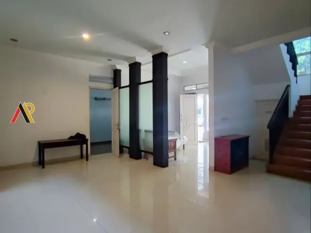 Hunian Pojok Cluster Besar Hunian Pojok Cluster Besar