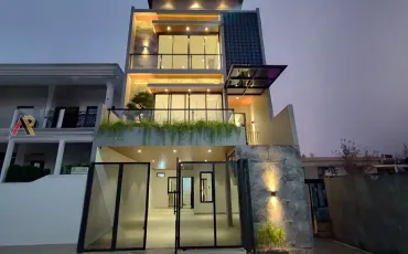 Rumah 3 Lantai Dalam Cluster