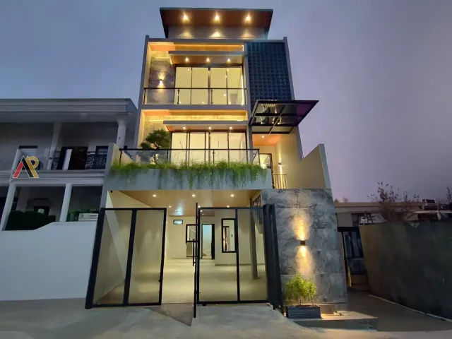Rumah 3 Lantai Dalam Cluster