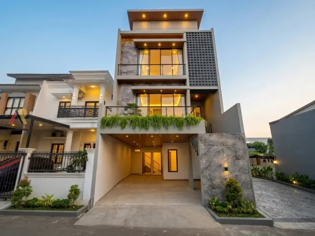 Rumah 3 Lantai Dalam Cluster