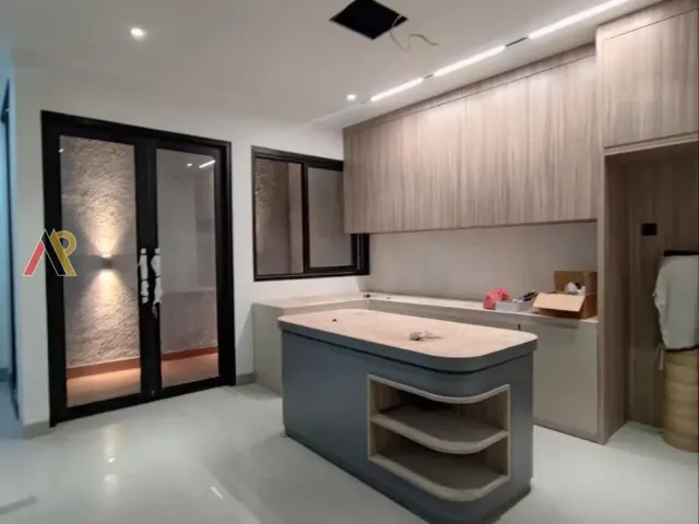 Rumah 3 Lantai Dalam Cluster