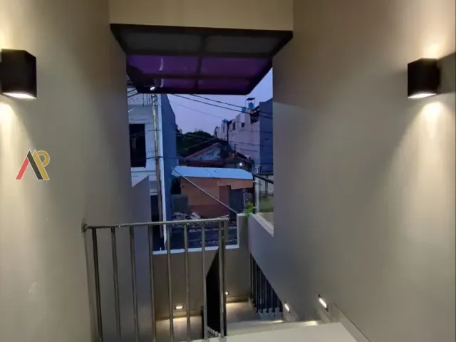 Rumah 3 Lantai Dalam Cluster