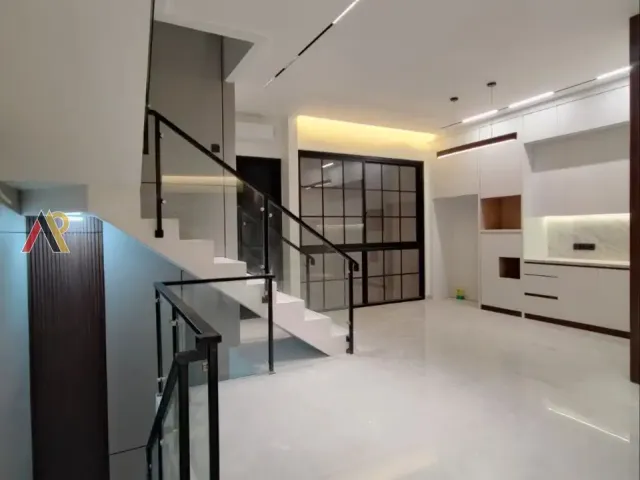 Rumah 3 Lantai Dalam Cluster