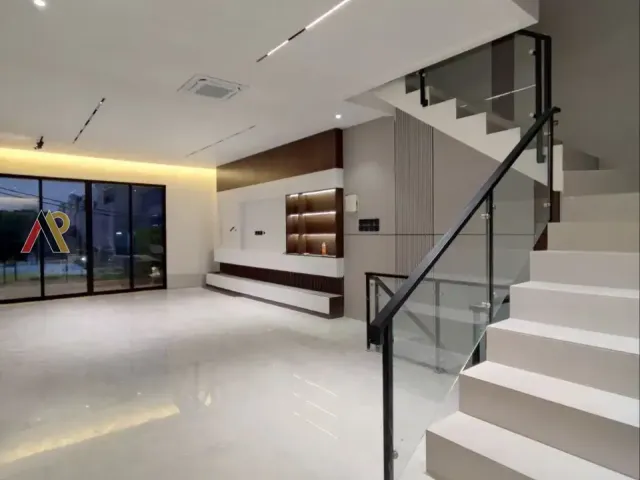 Rumah 3 Lantai Dalam Cluster