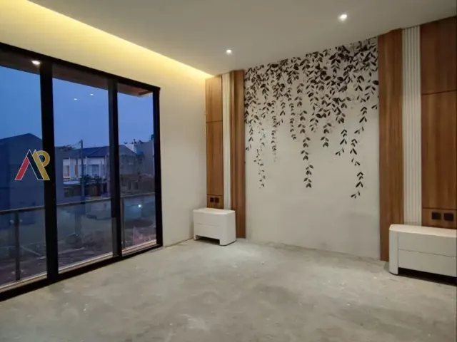 Rumah 3 Lantai Dalam Cluster