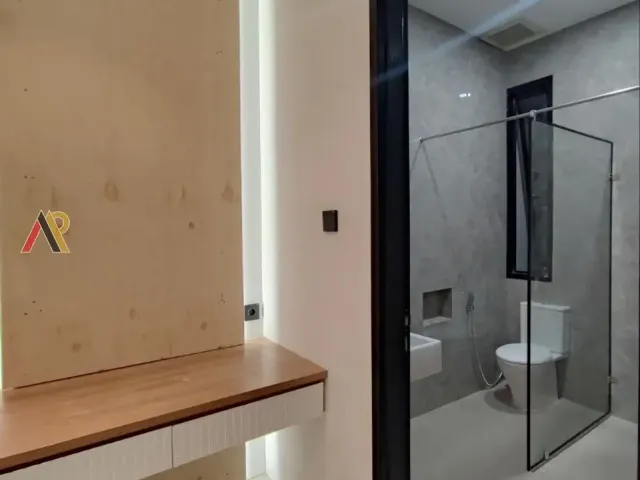 Rumah 3 Lantai Dalam Cluster