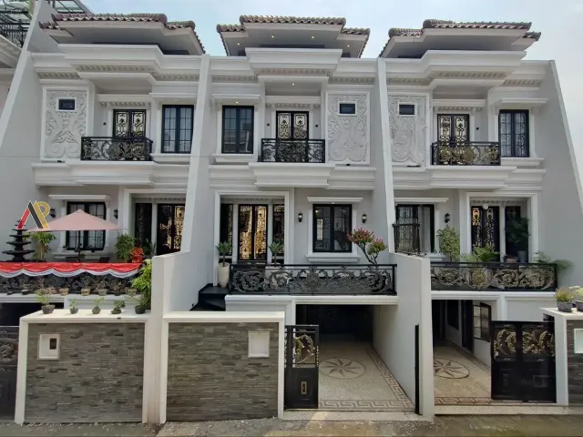 Rumah Mewah Dekat Ragunan