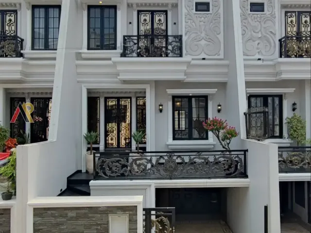 Rumah Mewah Dekat Ragunan