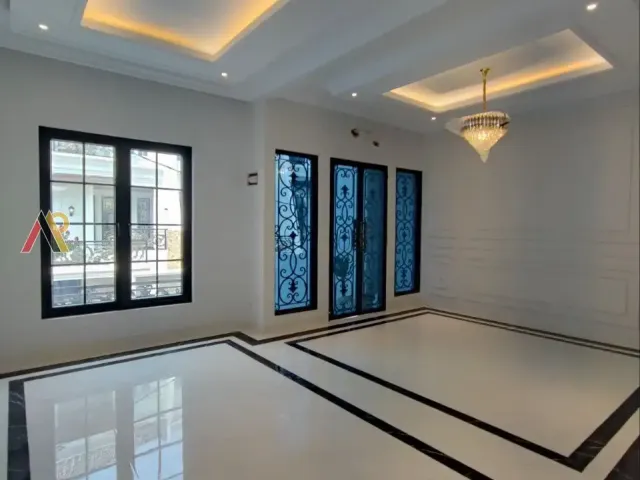 Rumah Mewah Dekat Ragunan