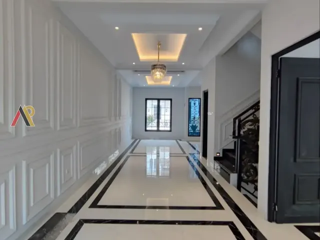 Rumah Mewah Dekat Ragunan