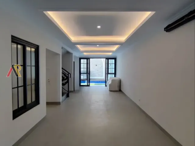 Rumah Mewah Dekat Ragunan