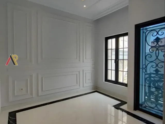 Rumah Mewah Dekat Ragunan