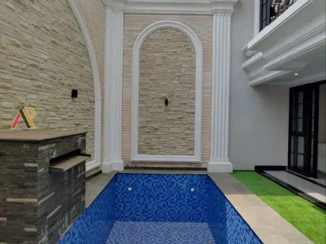 Rumah Mewah Dekat Ragunan