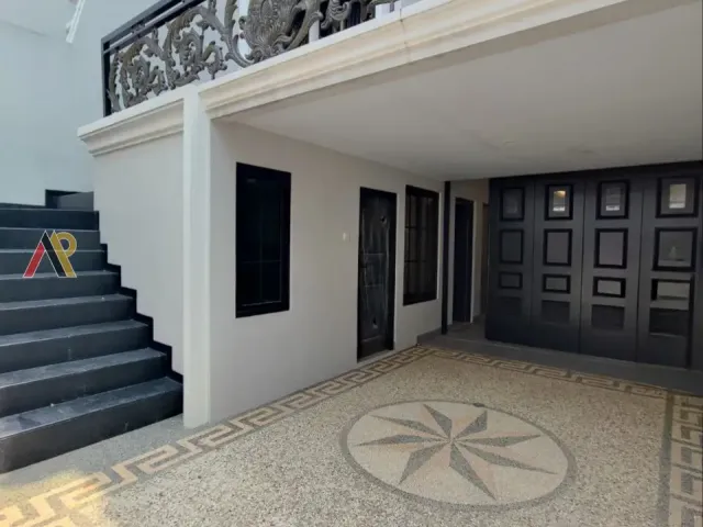 Rumah Mewah Dekat Ragunan
