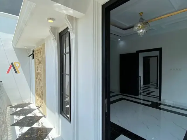 Rumah Hook Perbatasan Jaksel