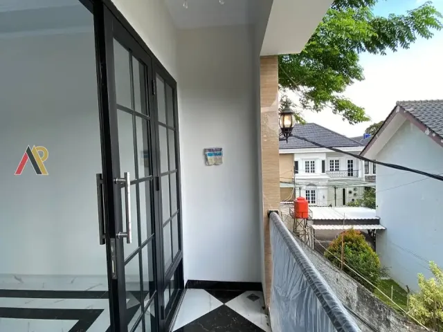 Rumah Hook Perbatasan Jaksel