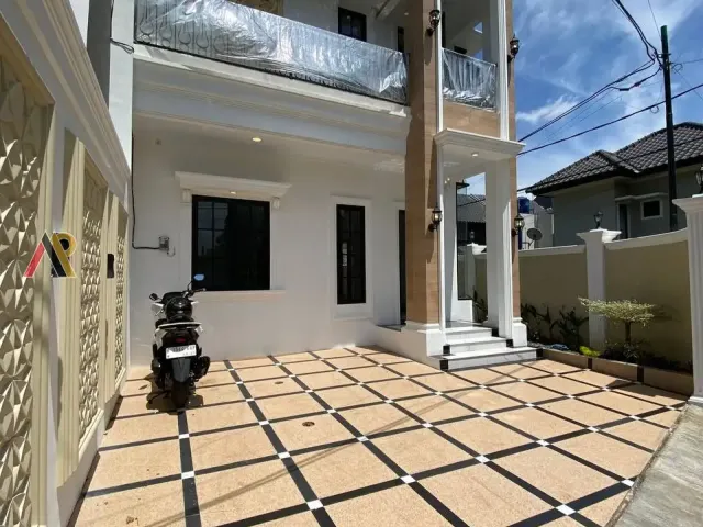 Rumah Hook Perbatasan Jaksel