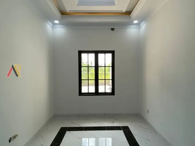 Rumah Hook Perbatasan Jaksel