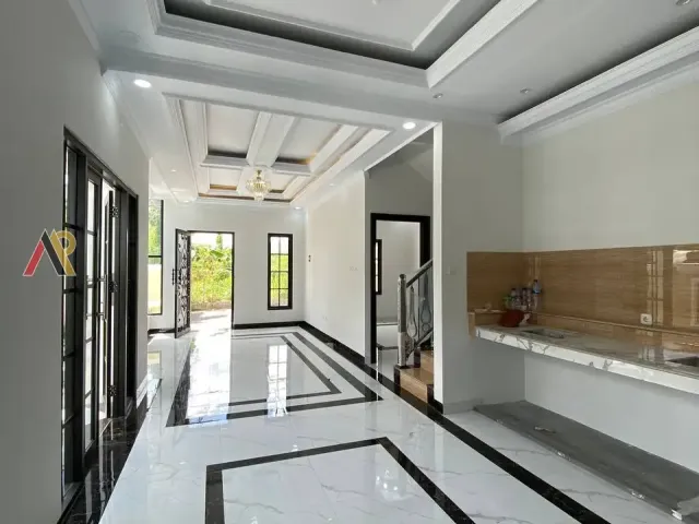 Rumah Hook Perbatasan Jaksel