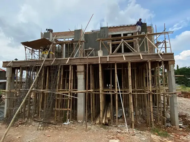 Rumah 3 Lantai Bambu Apus