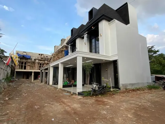 Rumah 3 Lantai Bambu Apus