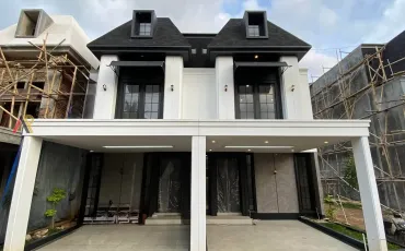 Rumah 3 Lantai Bambu Apus