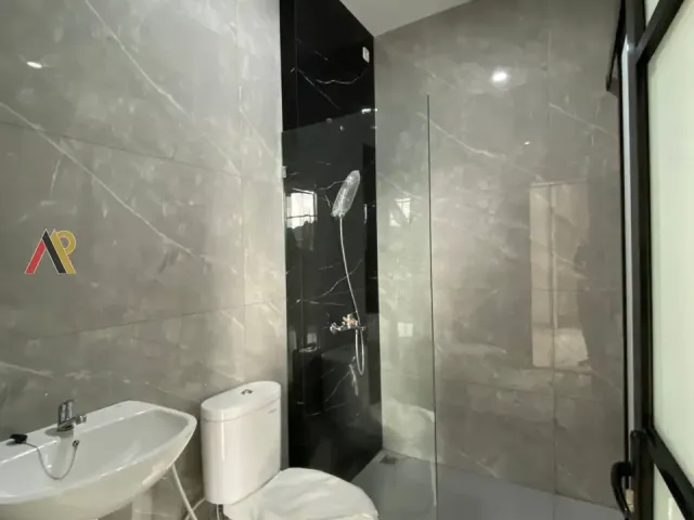 Rumah 3 Lantai Bambu Apus