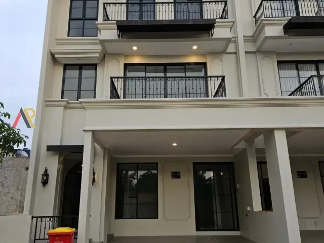 Rumah Mewah 4 Lantai