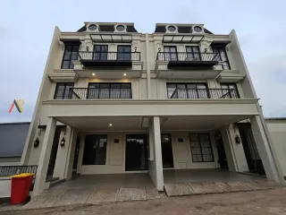 Rumah Mewah 4 Lantai