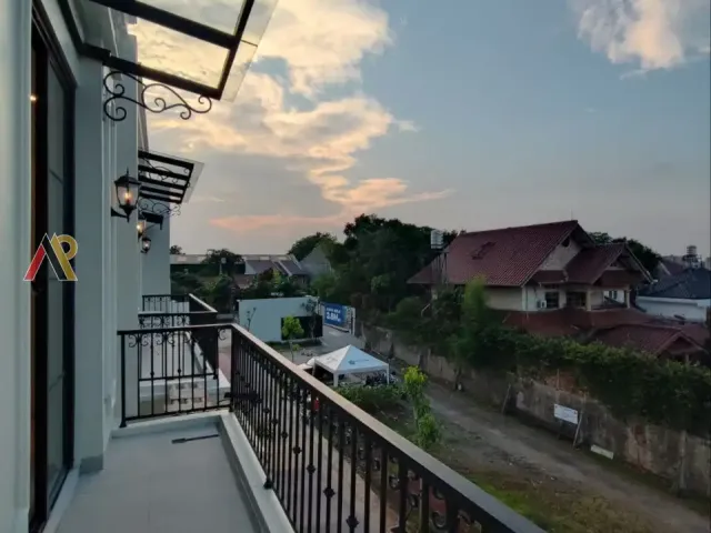 Rumah Mewah 4 Lantai