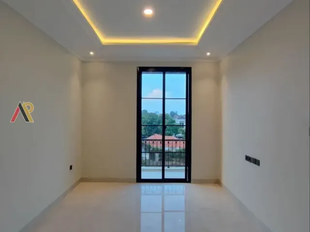 Rumah Mewah 4 Lantai