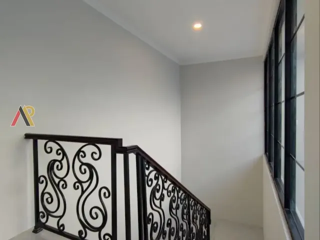 Rumah Mewah 4 Lantai