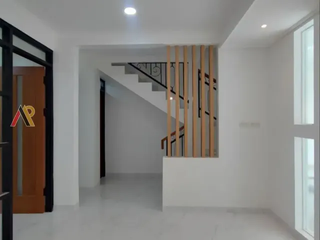 Rumah Komplek Besar Cinere