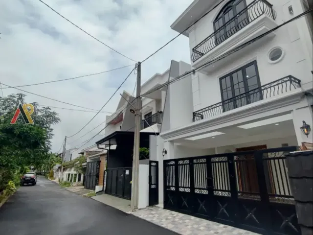 Rumah Komplek Besar Cinere
